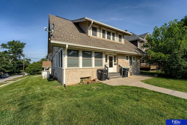 824 S 38 Street, Omaha, NE 68105