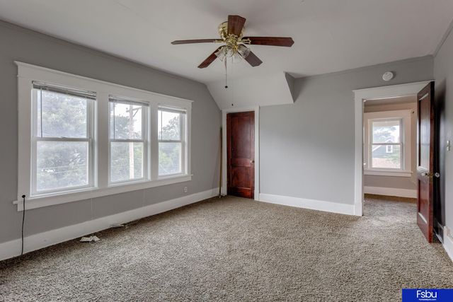 824 S 38 Street, Omaha, NE 68105