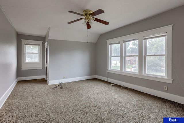 824 S 38 Street, Omaha, NE 68105