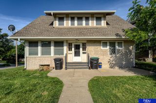 824 S 38 Street, Omaha, NE 68105