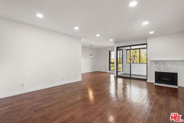 4477 Wilshire Boulevard 312, Los Angeles, CA 90010