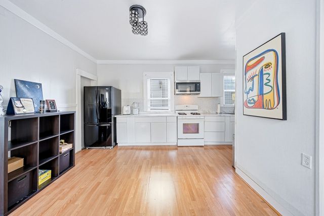 91 Farnham St, Lawrence, MA 01843