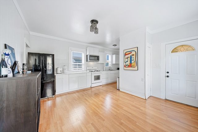 91 Farnham St, Lawrence, MA 01843