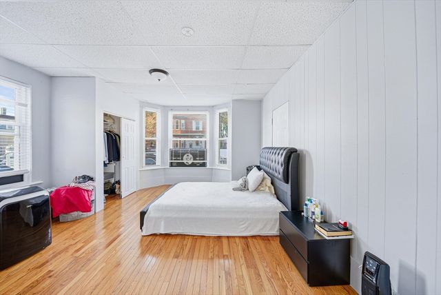 91 Farnham St, Lawrence, MA 01843