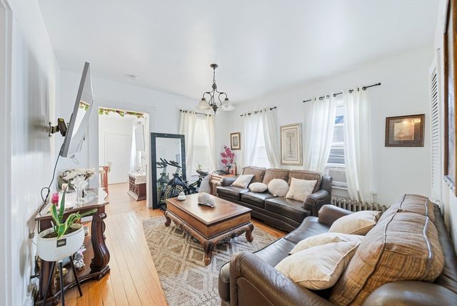 91 Farnham St, Lawrence, MA 01843