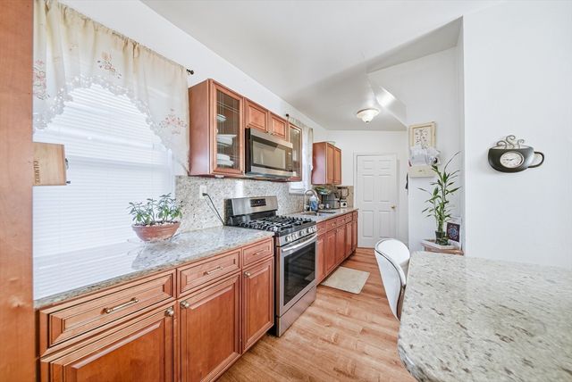 91 Farnham St, Lawrence, MA 01843