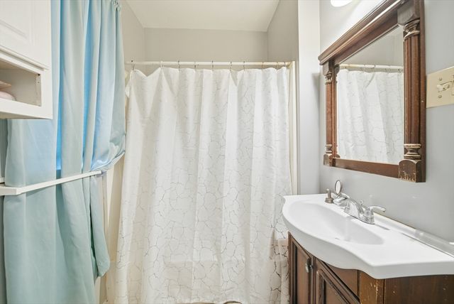 91 Farnham St, Lawrence, MA 01843