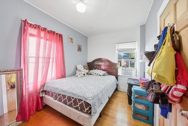 91 Farnham St, Lawrence, MA 01843