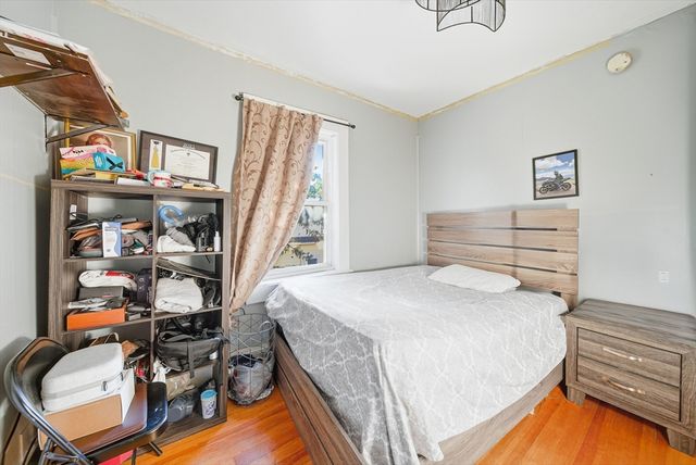 91 Farnham St, Lawrence, MA 01843