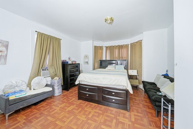 91 Farnham St, Lawrence, MA 01843