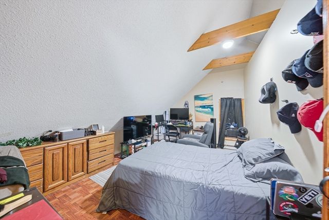 91 Farnham St, Lawrence, MA 01843