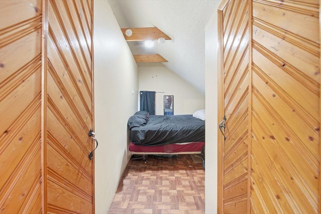 91 Farnham St, Lawrence, MA 01843