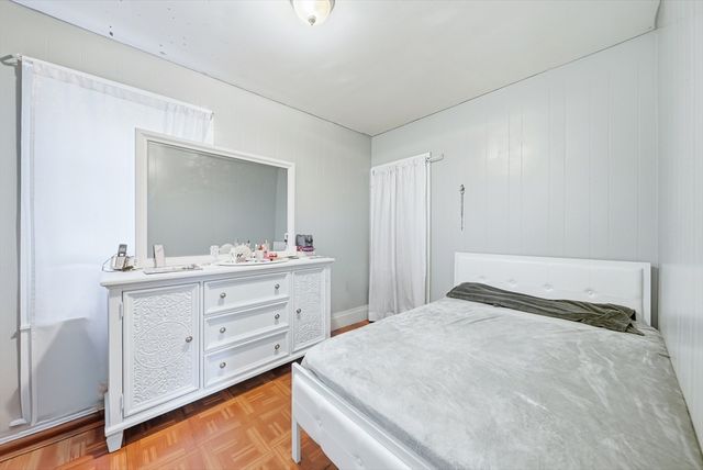 91 Farnham St, Lawrence, MA 01843