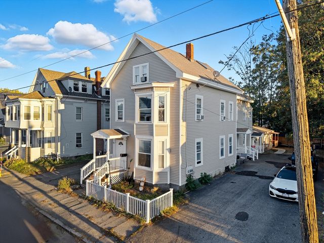 91 Farnham St, Lawrence, MA 01843