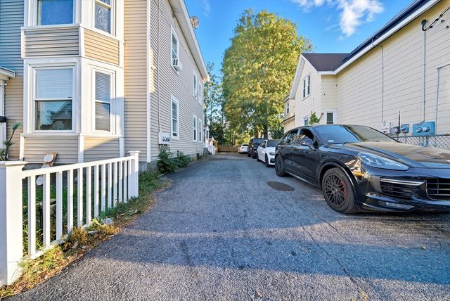 91 Farnham St, Lawrence, MA 01843