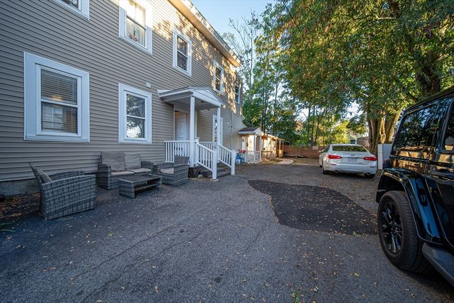 91 Farnham St, Lawrence, MA 01843