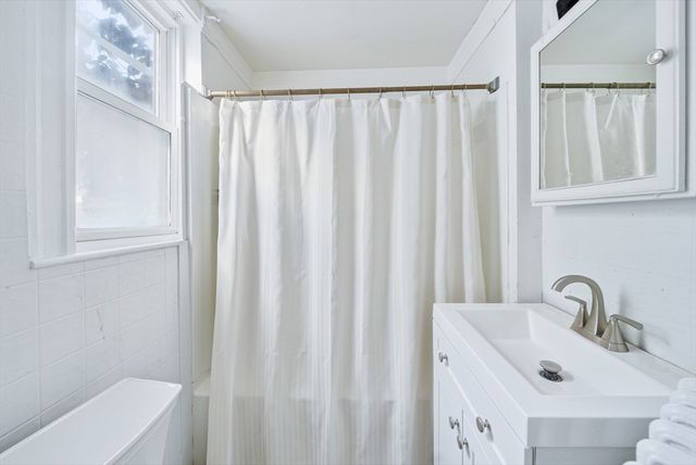 91 Farnham St, Lawrence, MA 01843