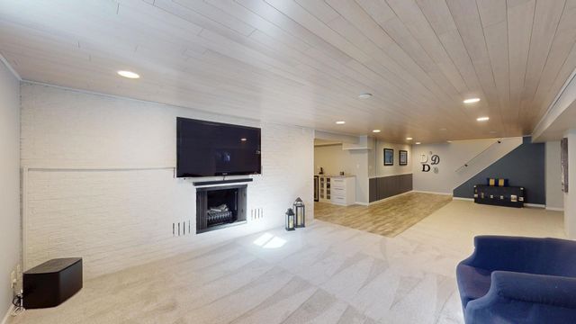 507 S I Oka Avenue, Mount Prospect, IL 60056