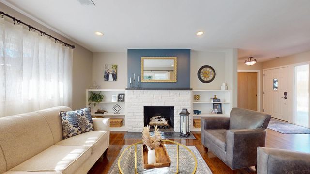 507 S I Oka Avenue, Mount Prospect, IL 60056