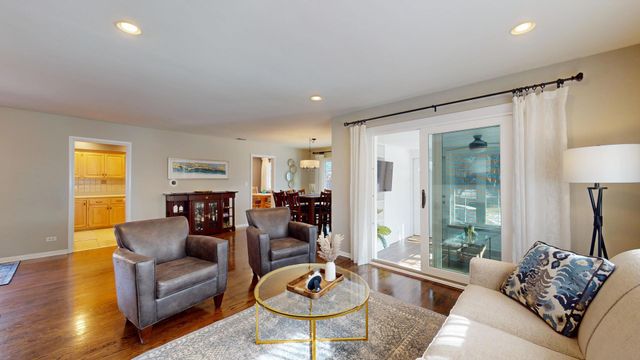 507 S I Oka Avenue, Mount Prospect, IL 60056