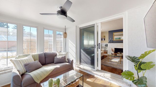 507 S I Oka Avenue, Mount Prospect, IL 60056