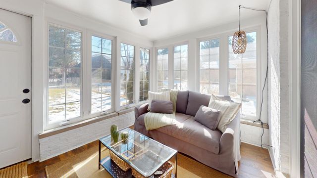 507 S I Oka Avenue, Mount Prospect, IL 60056