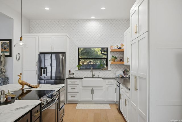 29606 No Le Hace, Fair Oaks Ranch, TX 78015