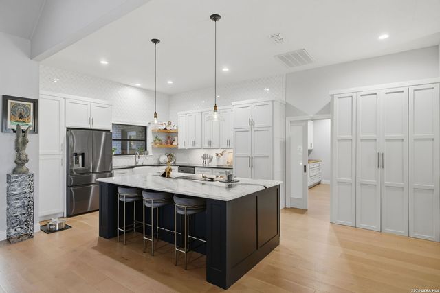 29606 No Le Hace, Fair Oaks Ranch, TX 78015