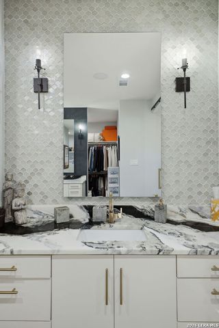 29606 No Le Hace, Fair Oaks Ranch, TX 78015