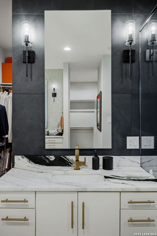 29606 No Le Hace, Fair Oaks Ranch, TX 78015