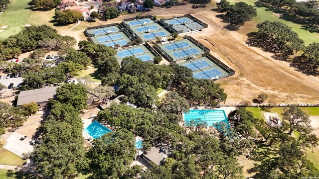 29606 No Le Hace, Fair Oaks Ranch, TX 78015