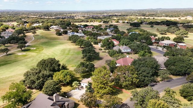 29606 No Le Hace, Fair Oaks Ranch, TX 78015