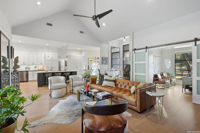 29606 No Le Hace, Fair Oaks Ranch, TX 78015