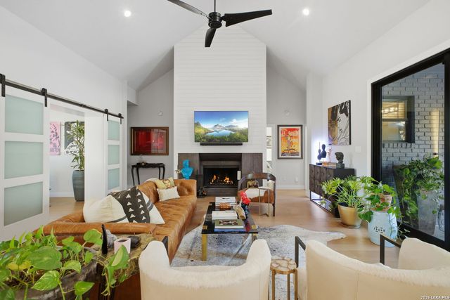 29606 No Le Hace, Fair Oaks Ranch, TX 78015