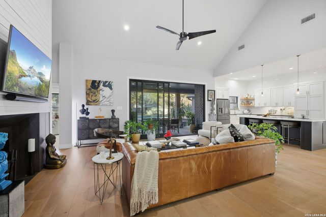 29606 No Le Hace, Fair Oaks Ranch, TX 78015