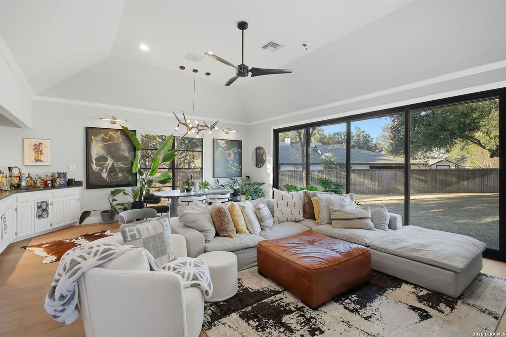 29606 No Le Hace, Fair Oaks Ranch, TX 78015