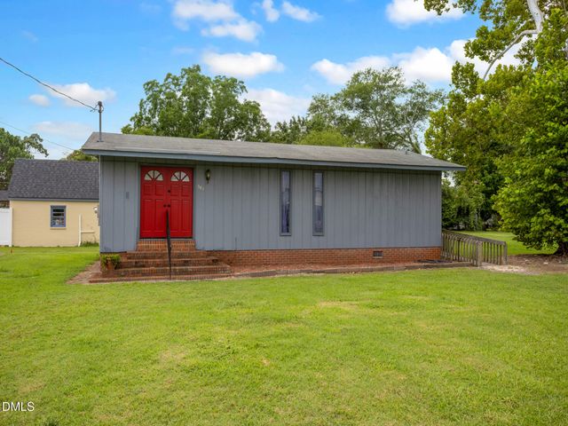 207 Price Street, Pine Level, NC 27576