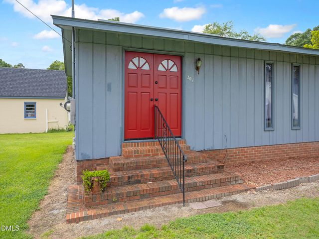 207 Price Street, Pine Level, NC 27576