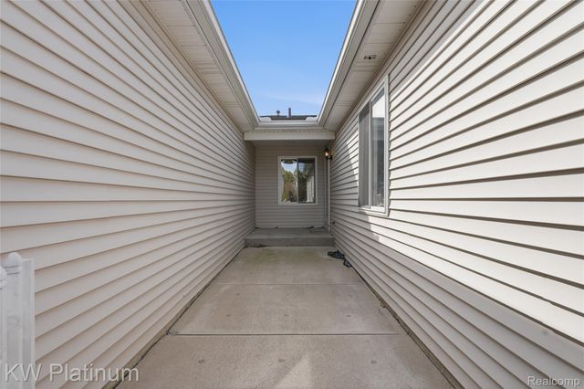 802 Crystal Lane, Marysville, MI 48040