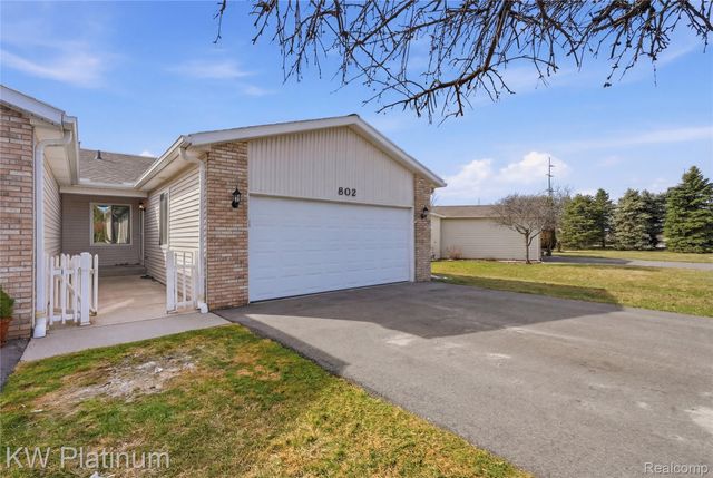 802 Crystal Lane, Marysville, MI 48040