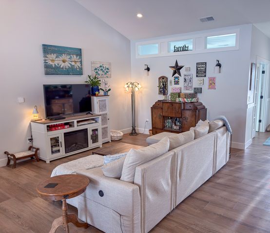 1717 S Stone Creek Boulevard, Urbana, IL 61802