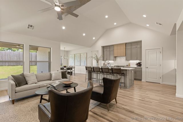 1331 N Beech Street, Broken Arrow, OK 74012