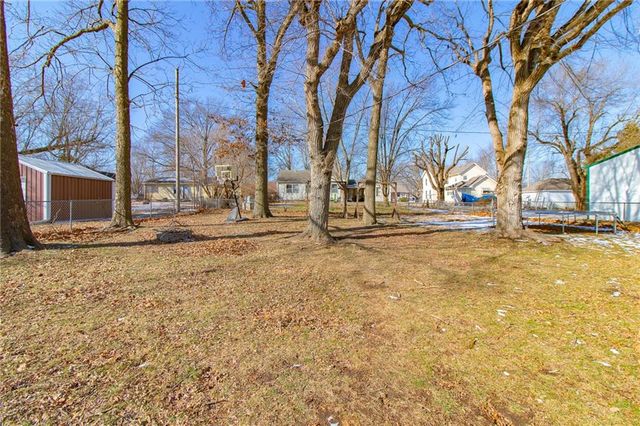 1202 S Main Street, Holden, MO 64040