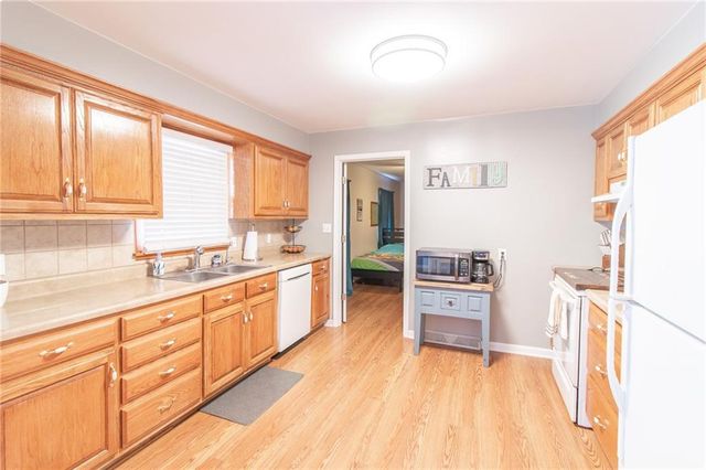 1202 S Main Street, Holden, MO 64040