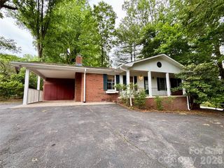 515 Lake Drive, Hendersonville, NC 28739