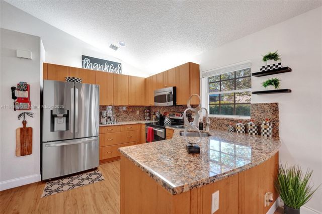 2019 Cove Ln, Weston, FL 33326