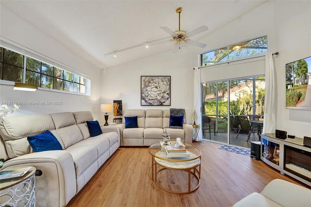 2019 Cove Ln, Weston, FL 33326