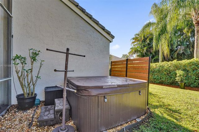 2019 Cove Ln, Weston, FL 33326