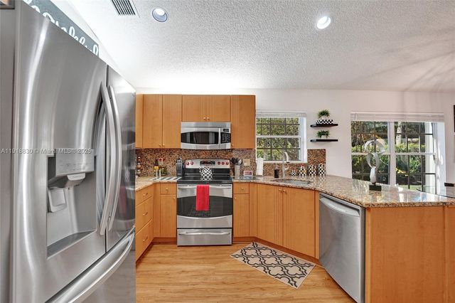 2019 Cove Ln, Weston, FL 33326