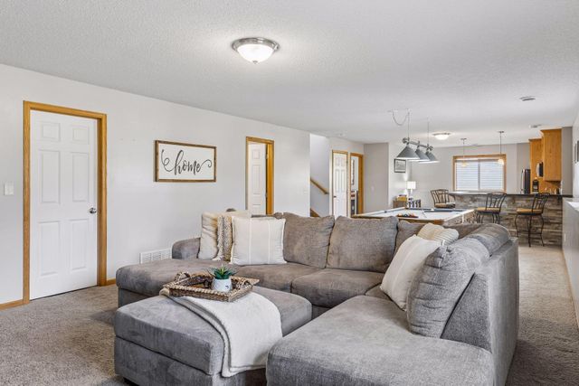 639 129th Avenue NE, Blaine, MN 55434